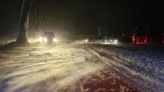 Samochody utknęły na drodze