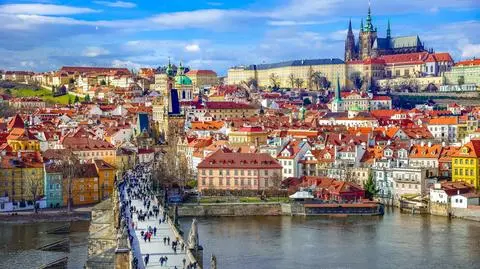 praga czechy shutterstock_2432020853