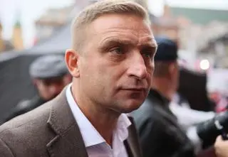 "Faszystowski język" Bąkiewicza. Sikorski: jako były minister wojny odradzam