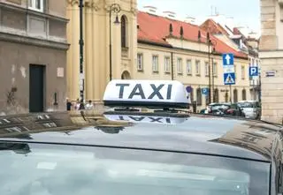Taksówkarz uratował oszczędności seniorki
