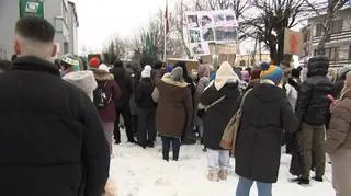 Protest przed urzędem gminy w Sobolewie