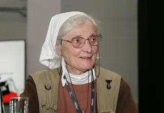 "Ambaras, kim właściwie jestem". Jak pomaga siostra Chmielewska