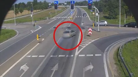 Wjechał z impetem na skrzyżowanie