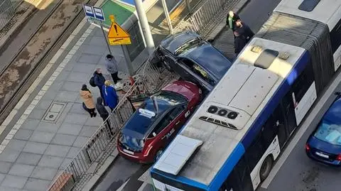 Szczecin. Kolizja auta z autobusem