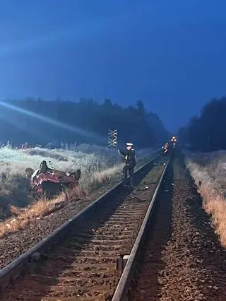 Zderzenie samochodu z szynobusem