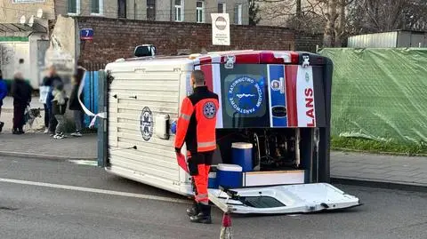 Kolizja karetki z samochodem osobowym w Łodzi