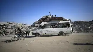 Życie wraca do miasta Gaza