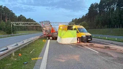 Ciężarówka wjechała w pracowników na autostradzie