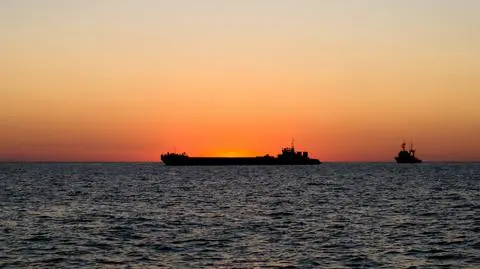 Tankowiec opuszcza rosyjski port w Soczi. Zdjęcie poglądowe