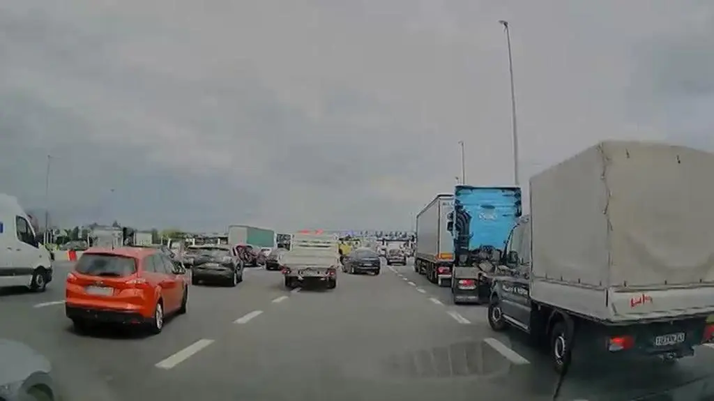 Karetka straciła 20 minut na autostradzie