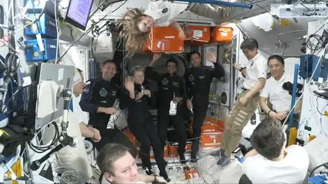 Powitanie załogi Dragon na ISS