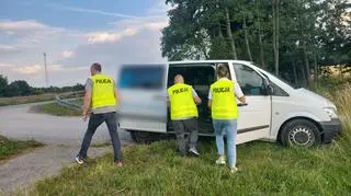 Policjanci odnaleźli auto i zatrzymali dwie osoby