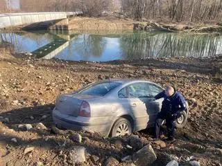 Policjanci ukarali 24-latkę mandatem w wysokości 100 złotych oraz 8 punktami karnymi. 