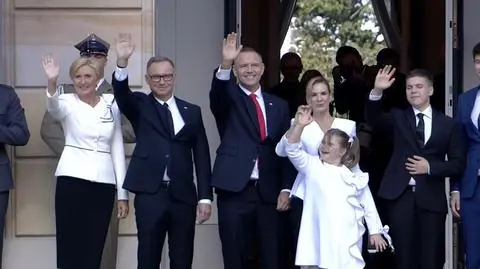 Przed Pałacem Prezydenckim