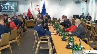 "Mimo zapowiedzi stchórzył". Nawrocki nie przyszedł na komisję
