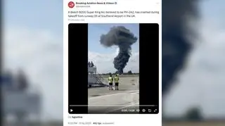 Czarny dym i "ogromna kula ognia". Samolot rozbił się na brytyjskim lotnisku