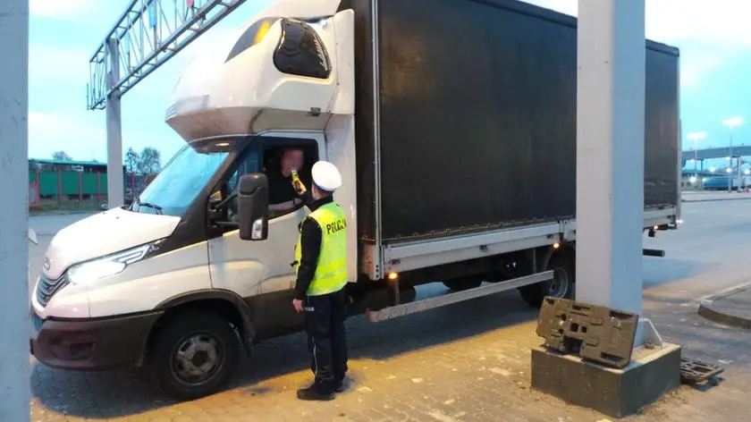 Skontrolowali kierowców zjeżdżających z promu, trzech było nietrzeźwych