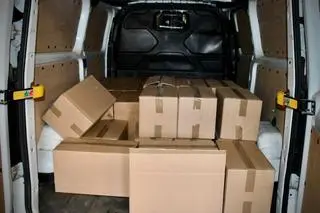 Nielegalne papierosy przewożono autami udającymi karetki