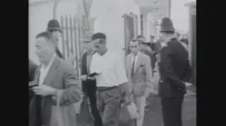 Hiszpanie idą do pracy na Gibraltarze. Maj 1966 r. 