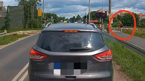 Wszedł na przejście kolejowe tuż przed nadjeżdżającym pociągiem