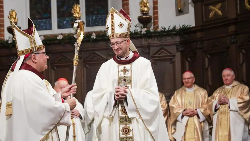 Arcybiskup: z powodu braku pokory, buty i wyniosłości księży ludzie dziś odchodzą od Boga