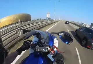 Motocyklista jak pocisk. Telefon może być kluczem do znalezienia sprawcy