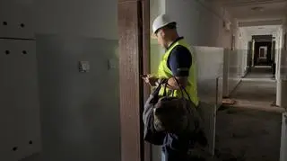 Działania policji na miejscu pożaru w Ząbkach