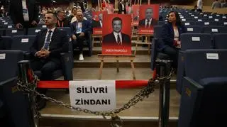 Zdjęcia uwięzionego burmistrza Stambułu Ekrema Imamoglu 