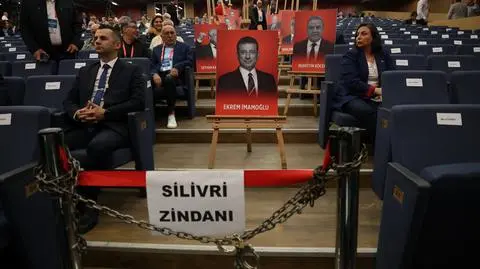 Zdjęcia uwięzionego burmistrza Stambułu Ekrema Imamoglu 