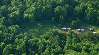 Niewielki samolot Cessna 208B, przewożący spadochroniarzy, rozbił się w lesie w New Jersey