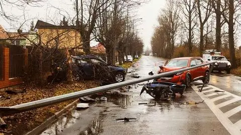 Pijany 29-latek uderzył w drzewo i latarnię w Legnicy