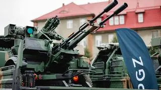 Uroczystość przekazania pierwszego seryjnego Przeciwlotniczego Systemu Rakietowo - Artyleryjskiego PILICA dowództwu 34. Dywizjonu Rakietowego Obrony Powietrznej w siedzibie jednostki w Bytomiu