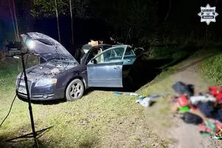 Porzucony samochód przy torach