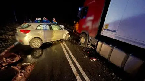 25-latek wjechał pod tira. Zginął na miejscu