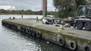 Zakończono akcję wydobycia samochodu z kanału Świny