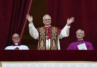 "Leon Amerykanin", "anty-Trump" i "niespodzianka". Włoska prasa o papieżu