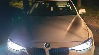 Auto miało włączone światła 