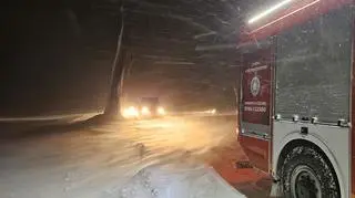 Samochody utknęły na drodze