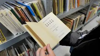 Nowa lista lektur. Co mają czytać dzieci w szkole po reformie Barbary Nowackiej?