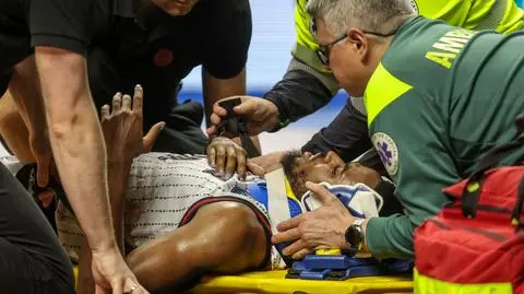 Niemal pełne salto i upadek na kark. Kibice zamarli 