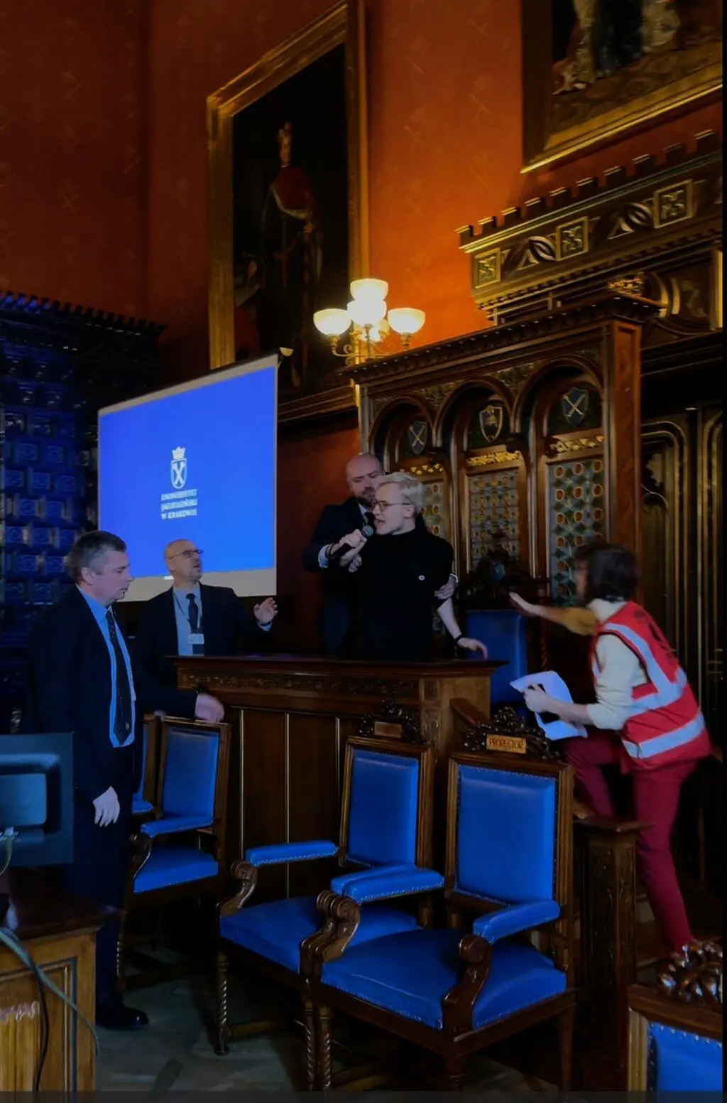Prezentacja studentów została przerwana