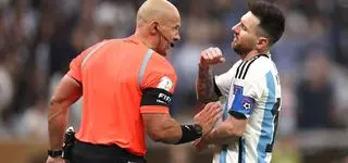 Marciniak wkracza do gry. Znów posędziuje Messiemu