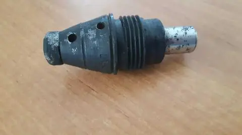 Przyniósł na komendę pocisk 