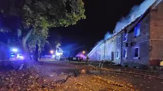 Płonie budynek wielorodzinny w Łobzie