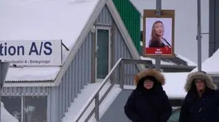Plakaty wyborcze na ulicach Nuuk na Grenlandii 