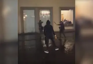 Walczyli maczetami i gazem w ścisłym centrum Krakowa. Zatrzymano sześć osób