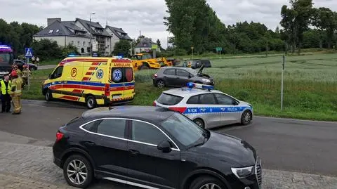 Samochód wjechał w trzech mężczyzn w Górkach