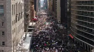 "Aspirujący dyktator", "pomarańczowy klaun". Miliony ludzi wyszły na ulice