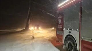 Samochody utknęły na drodze