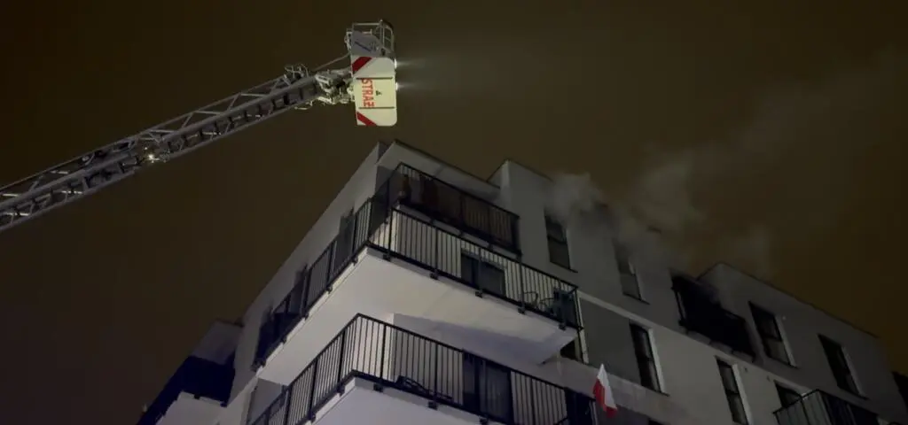 Pożar mieszkania na piątym piętrze 